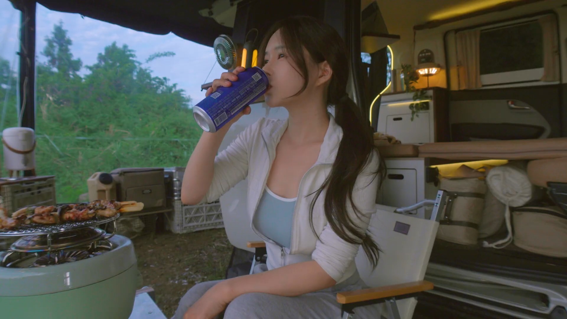 上海医生飞机上协助急救心脏骤停乘客